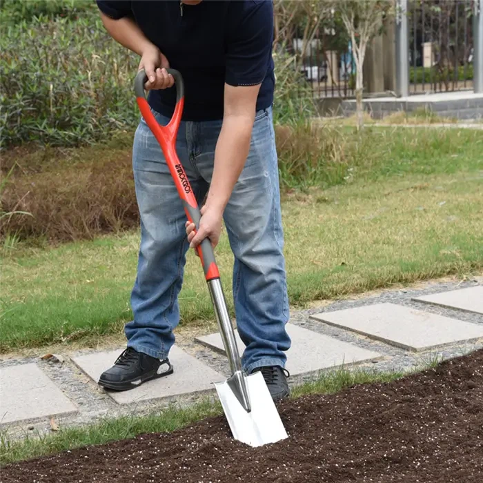 Нерђајући у односу на угљеник: одабир баштенских алата