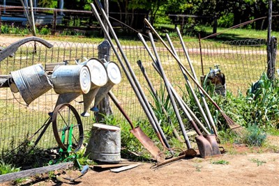 Који су основни елементи пејзажног дизајна и основни алати за башту?